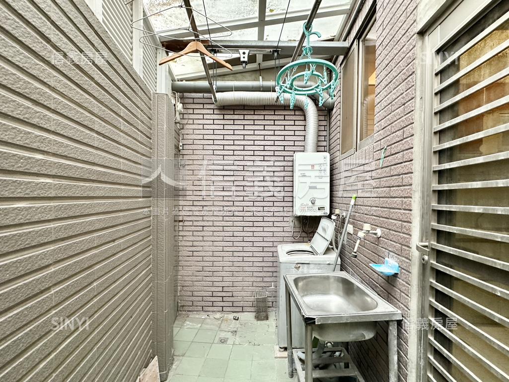 頂溪捷運邊間一樓房屋室內格局與周邊環境