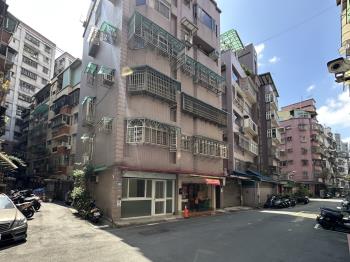 頂溪捷運邊間一樓