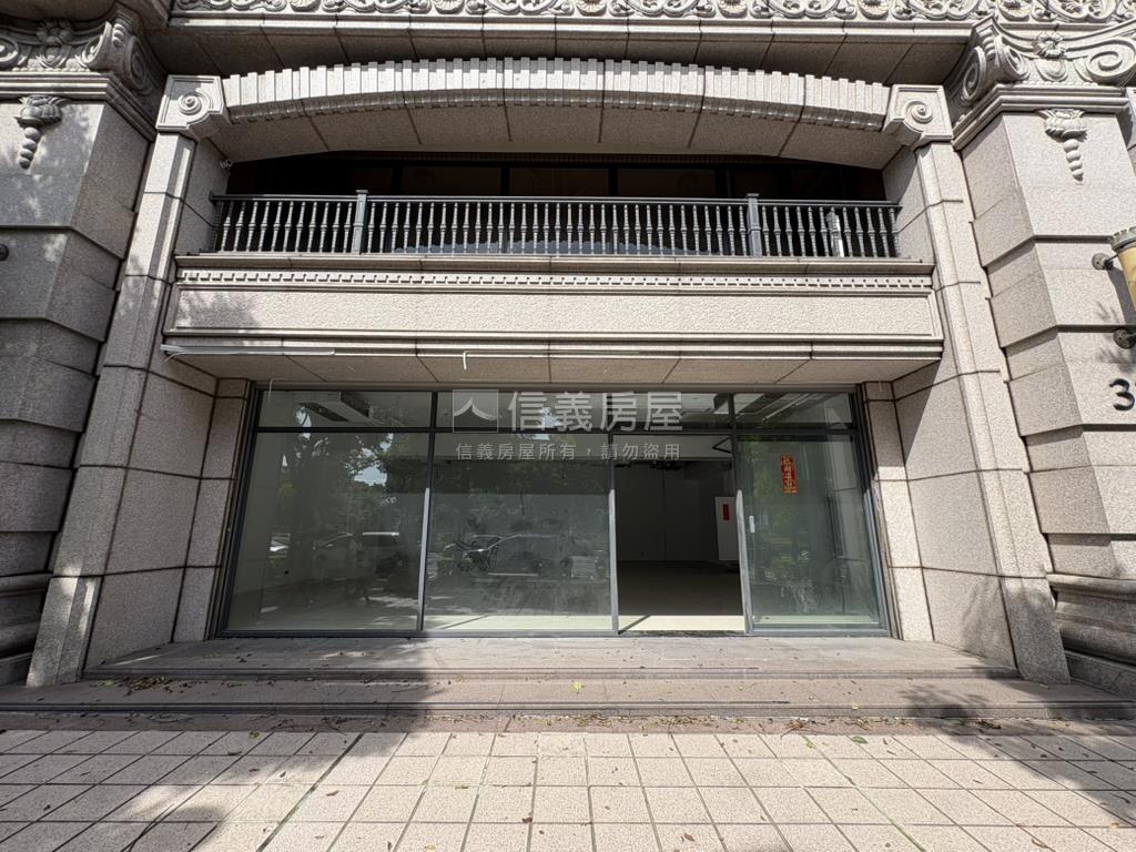 彼得堡寬敞大店面房屋室內格局與周邊環境