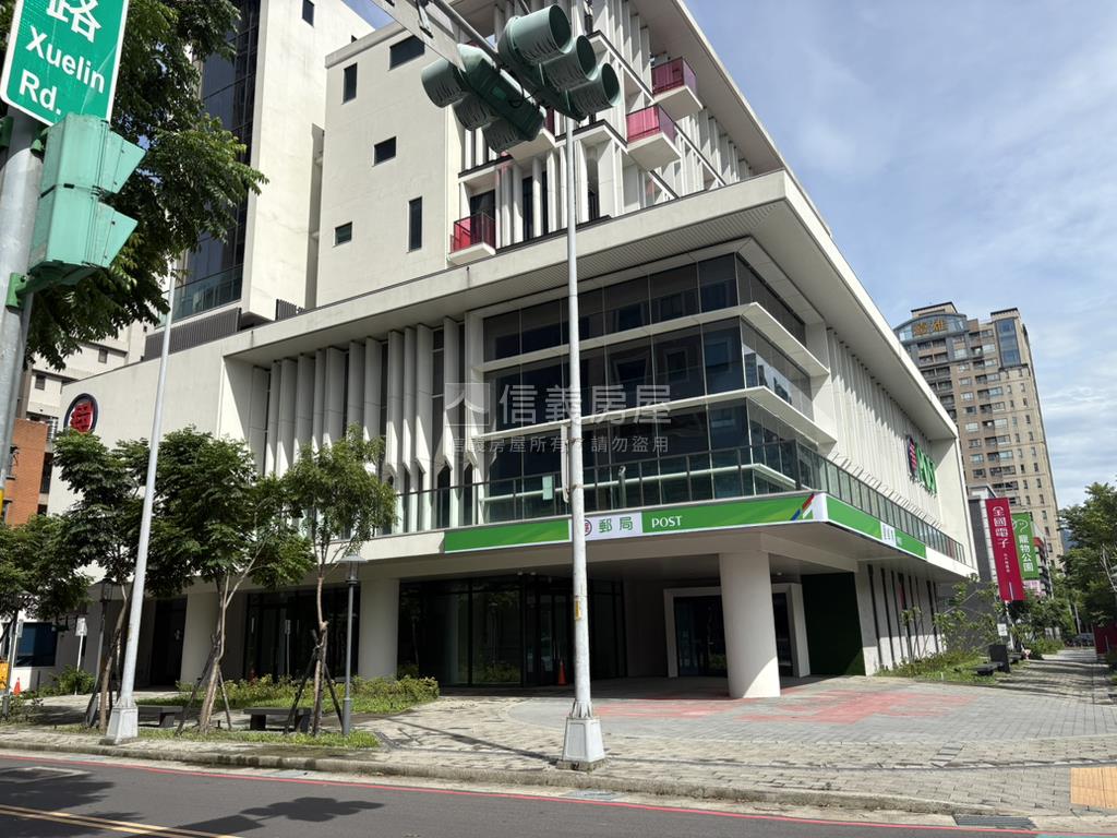 彼得堡寬敞大店面房屋室內格局與周邊環境