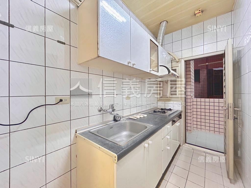 Ａ６泰山貴和站旁電梯大樓房屋室內格局與周邊環境