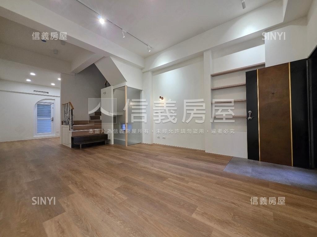 二期設計師裝潢別墅房屋室內格局與周邊環境