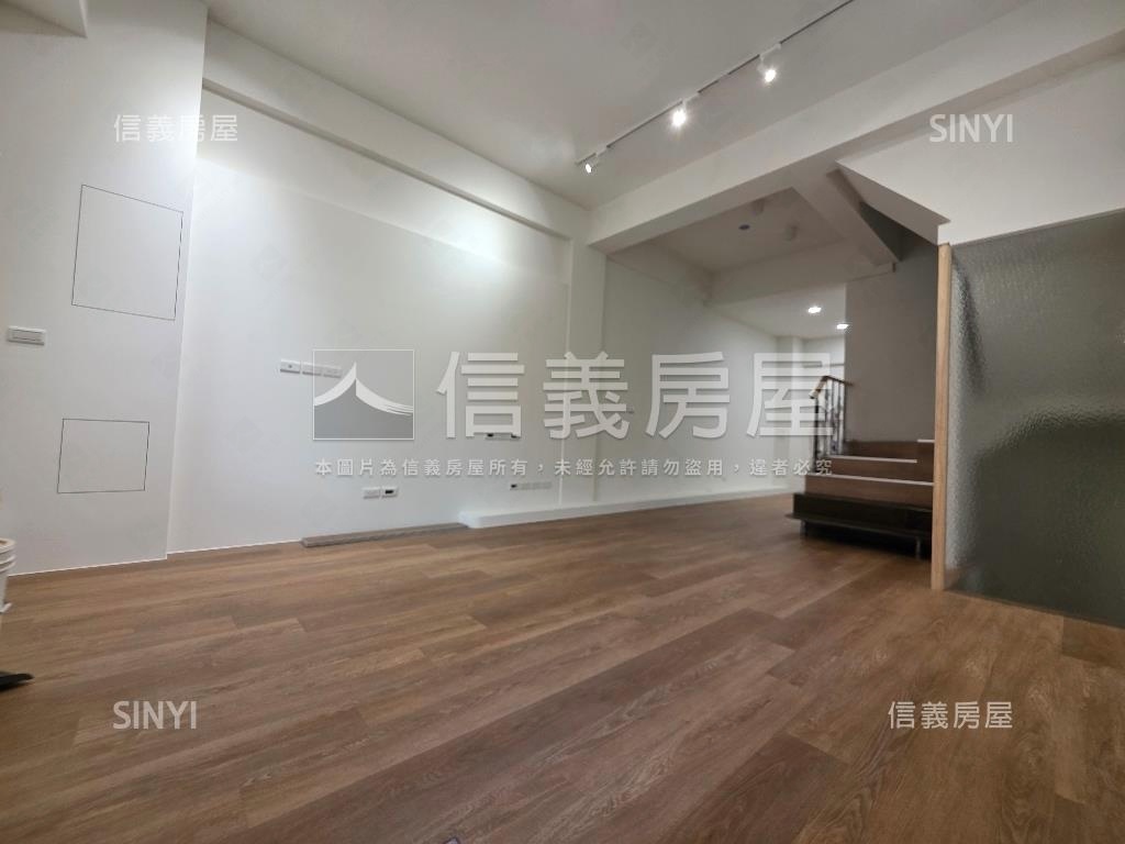 二期設計師裝潢別墅房屋室內格局與周邊環境