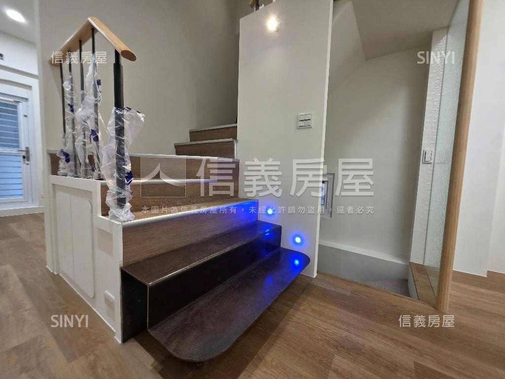 二期設計師裝潢別墅房屋室內格局與周邊環境
