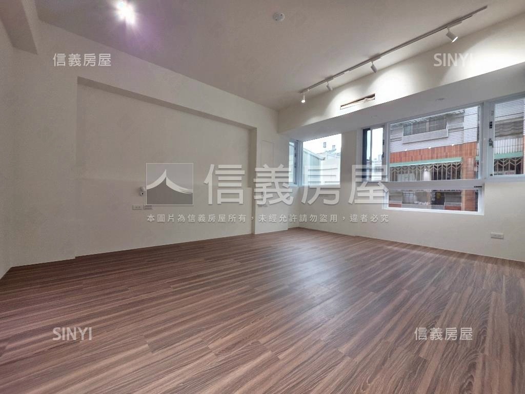 二期設計師裝潢別墅房屋室內格局與周邊環境