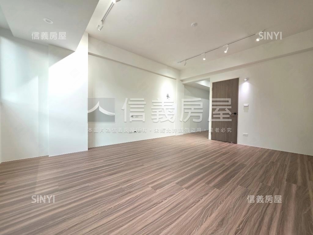 二期設計師裝潢別墅房屋室內格局與周邊環境