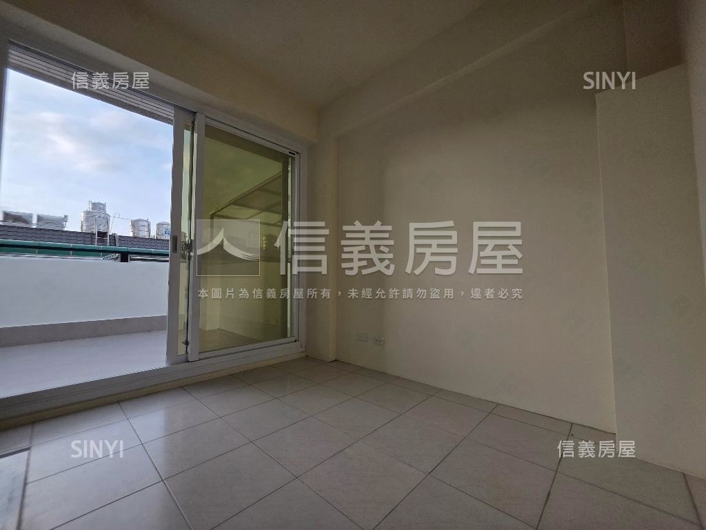 二期設計師裝潢別墅房屋室內格局與周邊環境