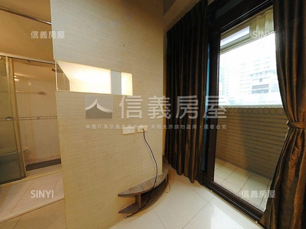 摩宿挑高低總價套房＋車位房屋室內格局與周邊環境