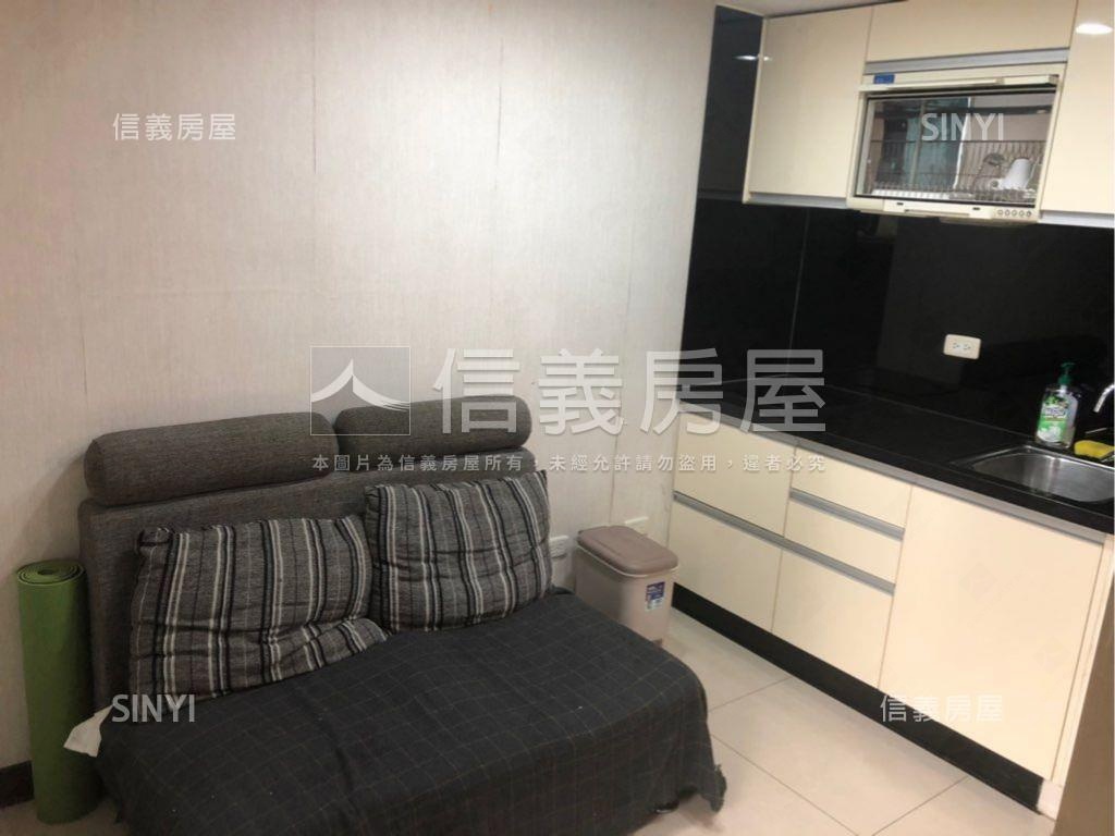 摩宿挑高低總價套房＋車位房屋室內格局與周邊環境