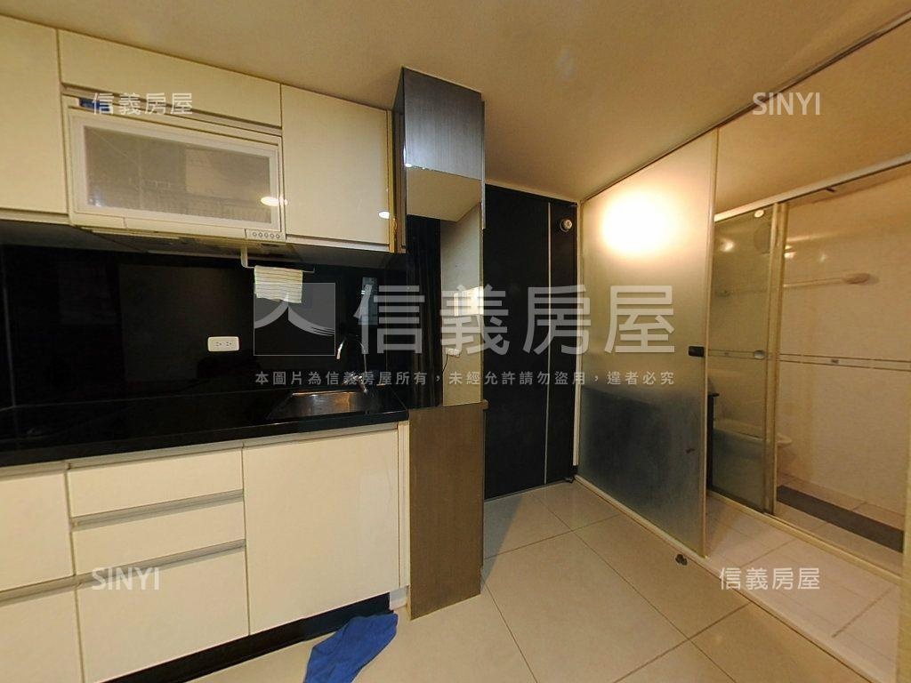 摩宿挑高低總價套房＋車位房屋室內格局與周邊環境