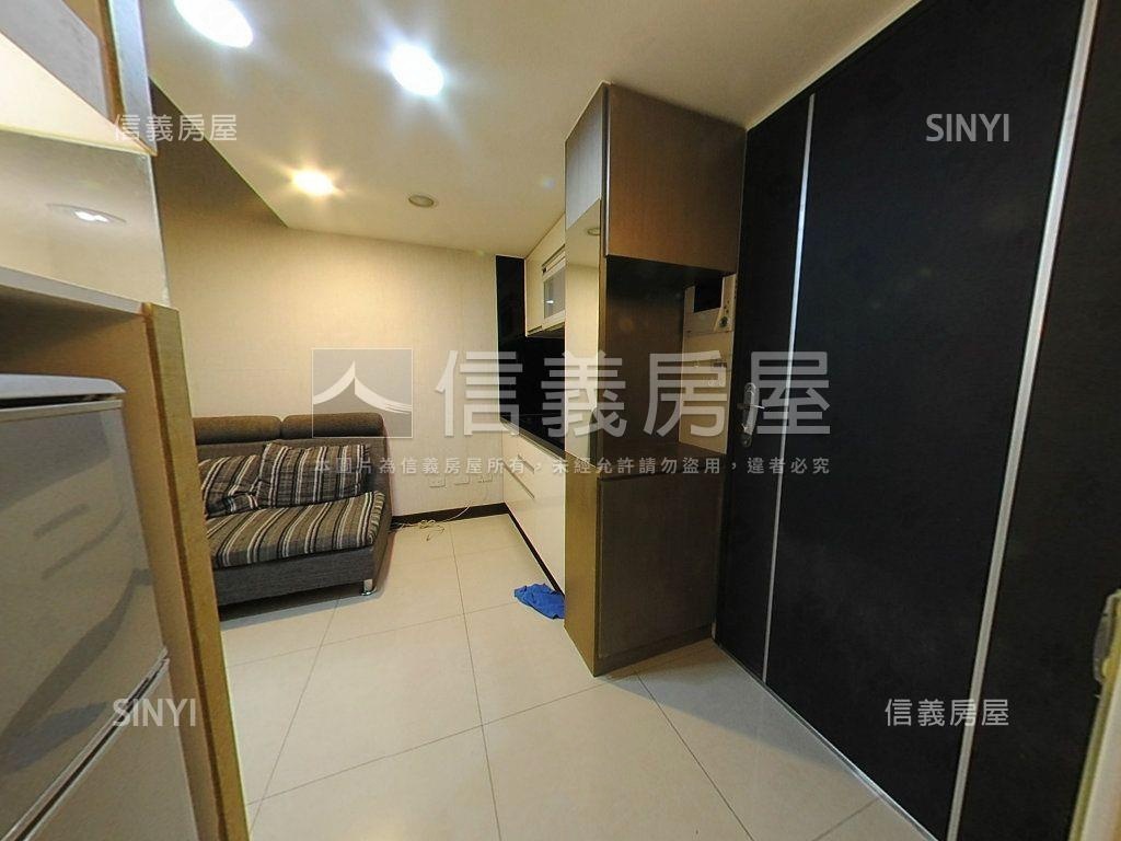 摩宿挑高低總價套房＋車位房屋室內格局與周邊環境