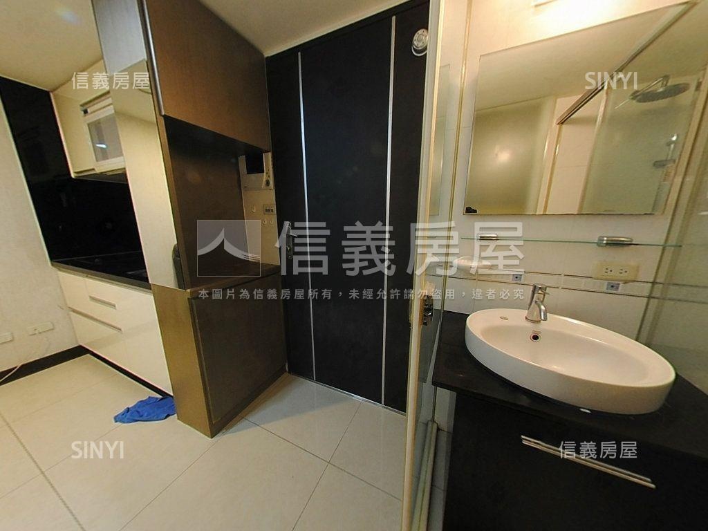 摩宿挑高低總價套房＋車位房屋室內格局與周邊環境