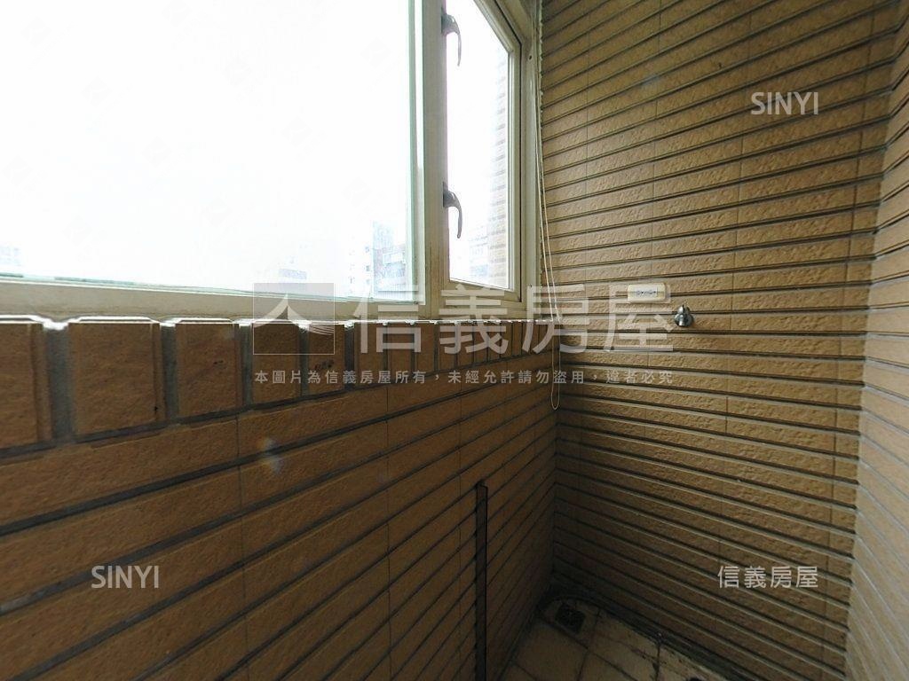 摩宿挑高低總價套房＋車位房屋室內格局與周邊環境