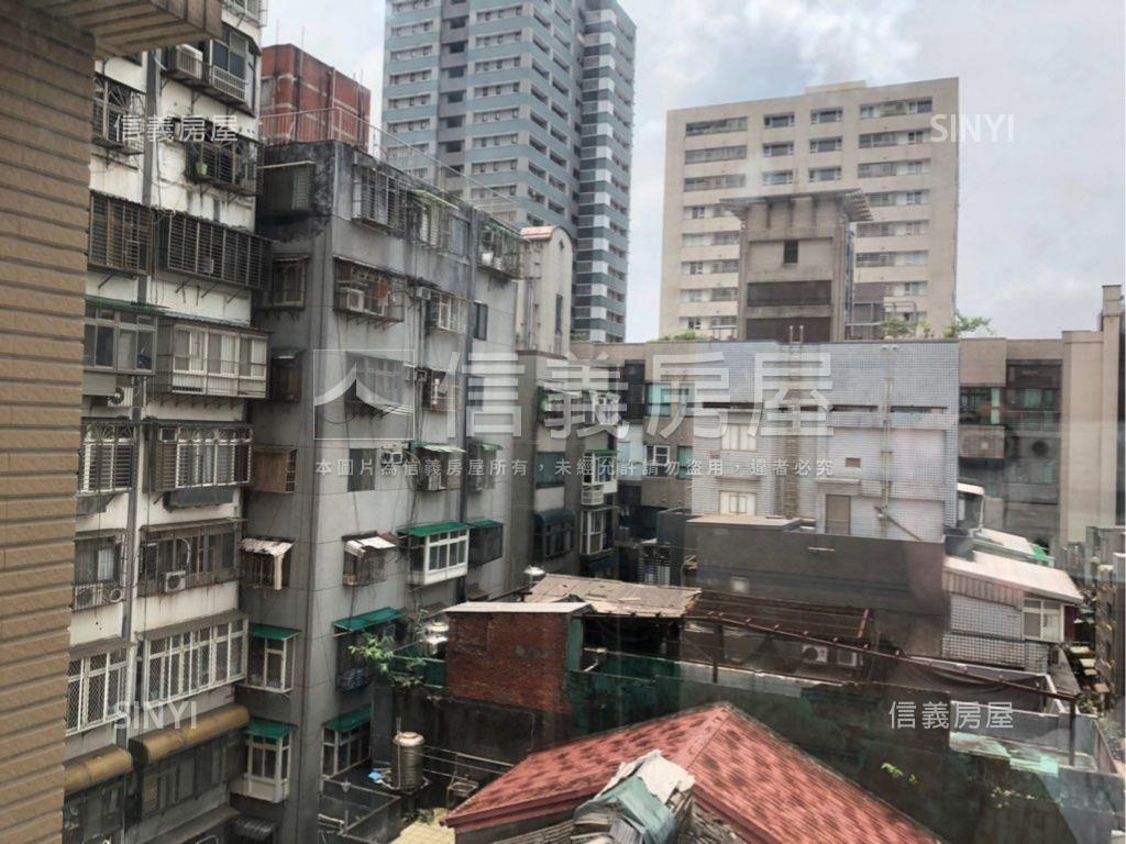 摩宿挑高低總價套房＋車位房屋室內格局與周邊環境