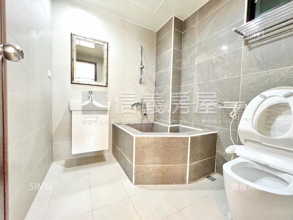 專任江山朵夫三房車位房屋室內格局與周邊環境