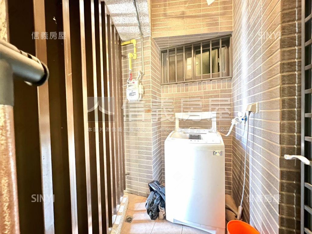 專任江山朵夫三房車位房屋室內格局與周邊環境