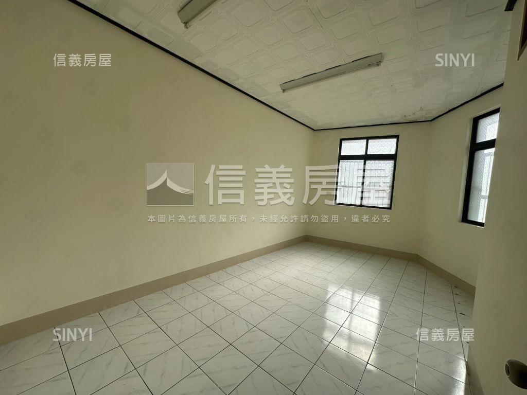 正經國路大面寬透店房屋室內格局與周邊環境