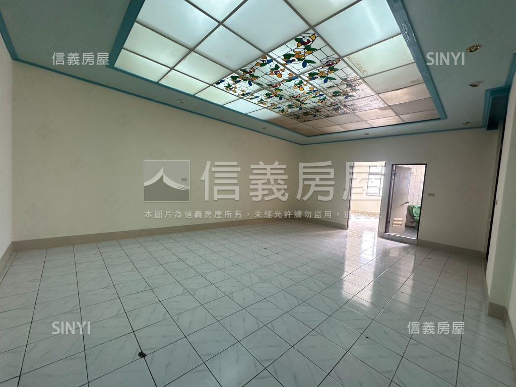 正經國路大面寬透店房屋室內格局與周邊環境