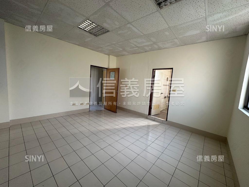 正經國路大面寬透店房屋室內格局與周邊環境