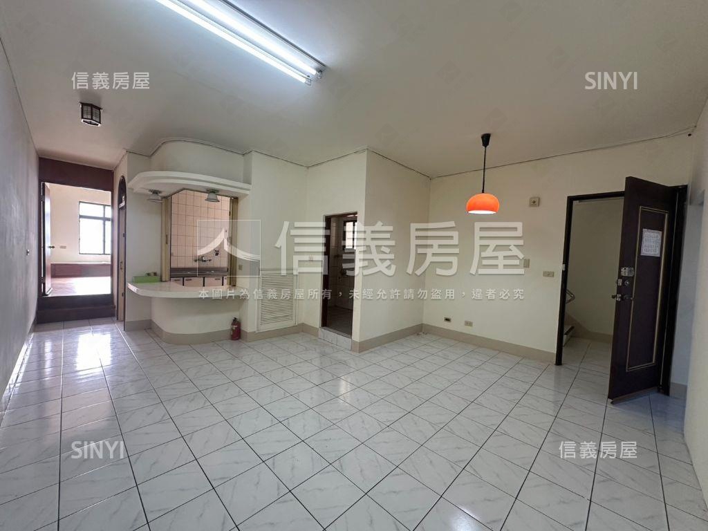 正經國路大面寬透店房屋室內格局與周邊環境