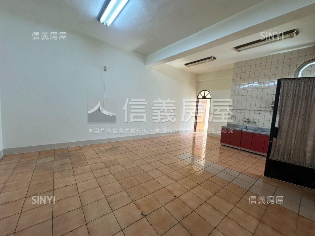 正經國路大面寬透店房屋室內格局與周邊環境