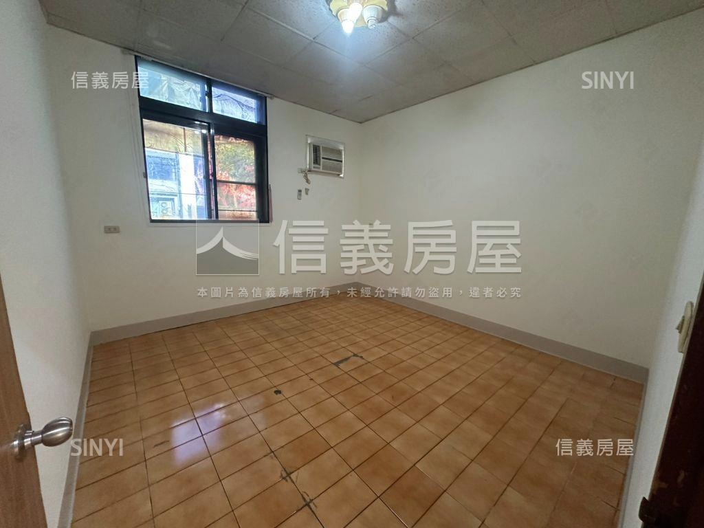 正經國路大面寬透店房屋室內格局與周邊環境