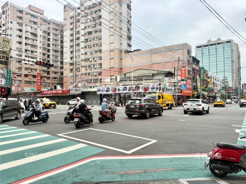 正逢甲商圈方正土地房屋室內格局與周邊環境