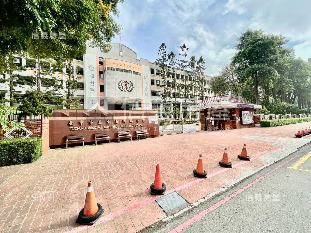 正逢甲商圈方正土地房屋室內格局與周邊環境