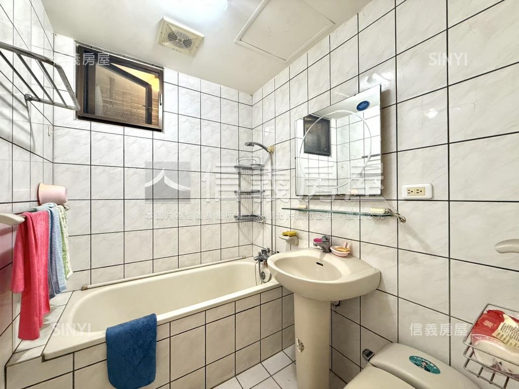 近捷運公園邊間稀有三房房屋室內格局與周邊環境