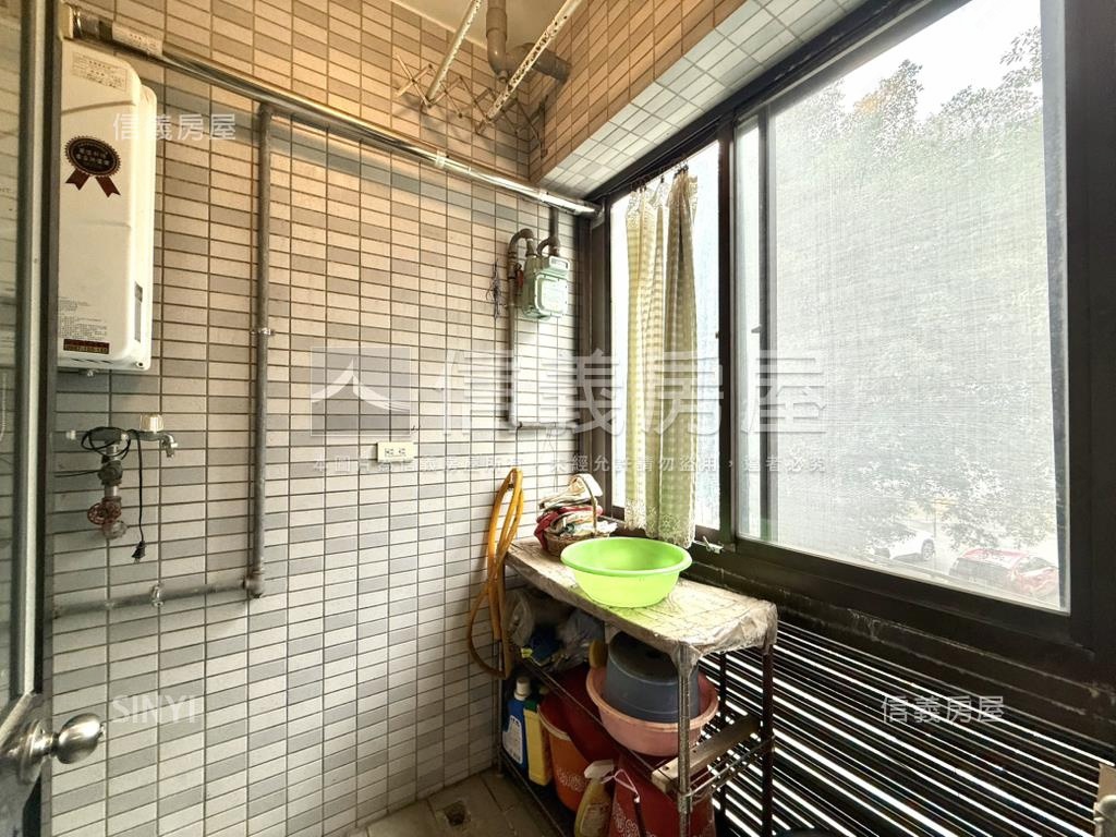 近捷運公園邊間稀有三房房屋室內格局與周邊環境