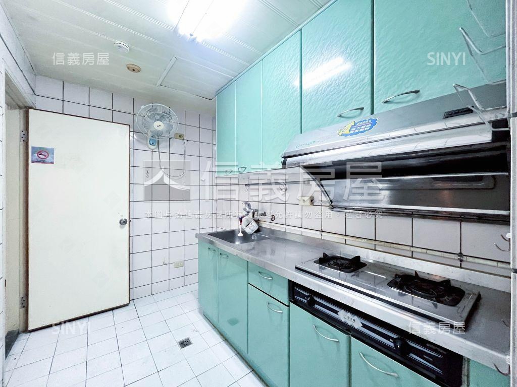 急售！首購兩房出價談！房屋室內格局與周邊環境