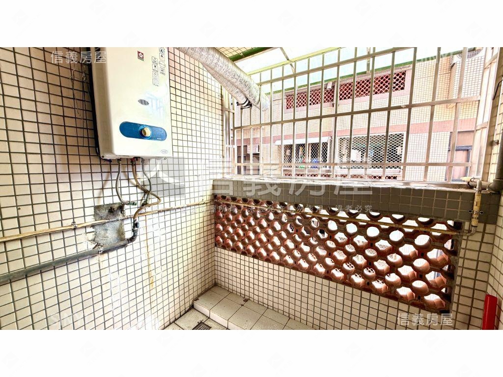 急售！首購兩房出價談！房屋室內格局與周邊環境