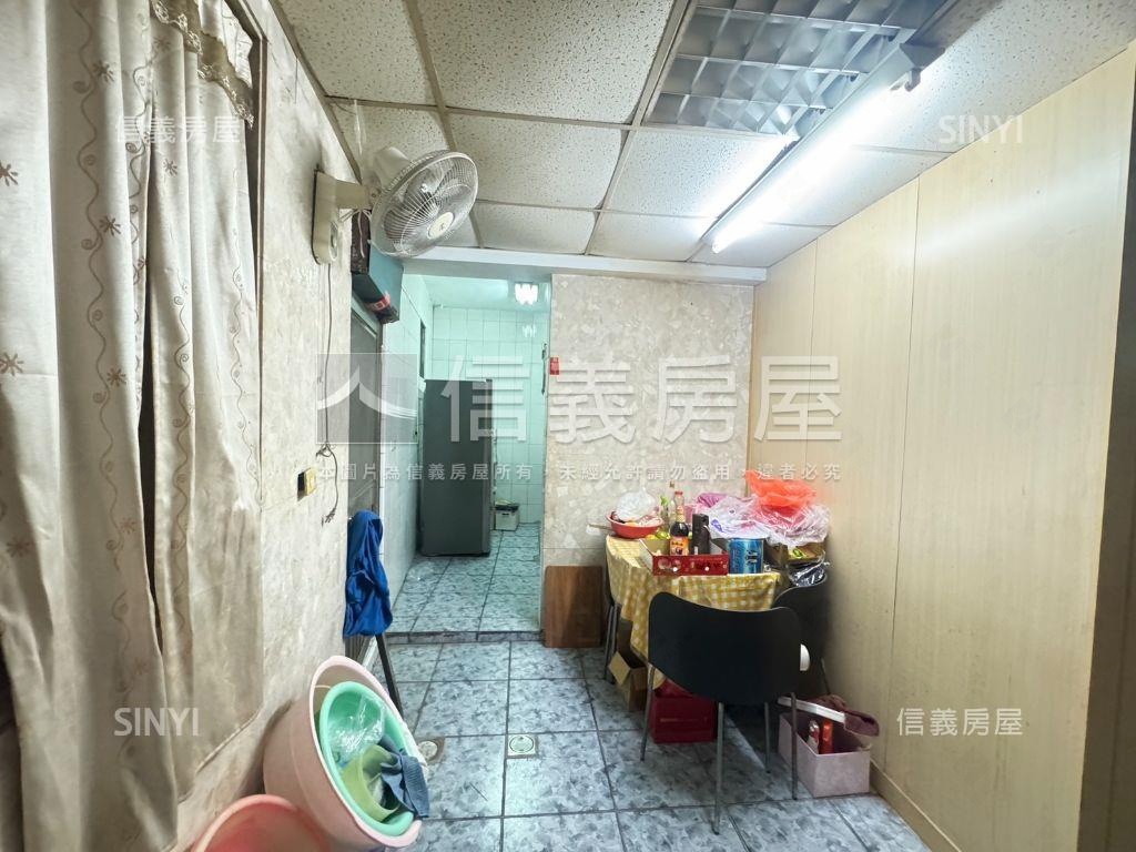 武廟商圈近輕軌１＋夾店面房屋室內格局與周邊環境