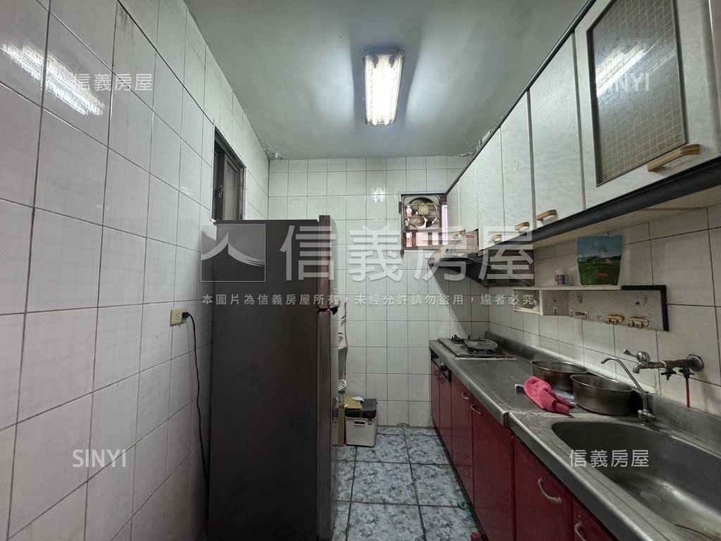 武廟商圈近輕軌１＋夾店面房屋室內格局與周邊環境