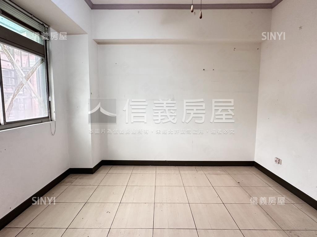 稀有釋出華廈４房房屋室內格局與周邊環境