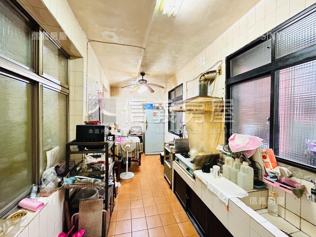 生活在三樓。靜巷的好光景房屋室內格局與周邊環境