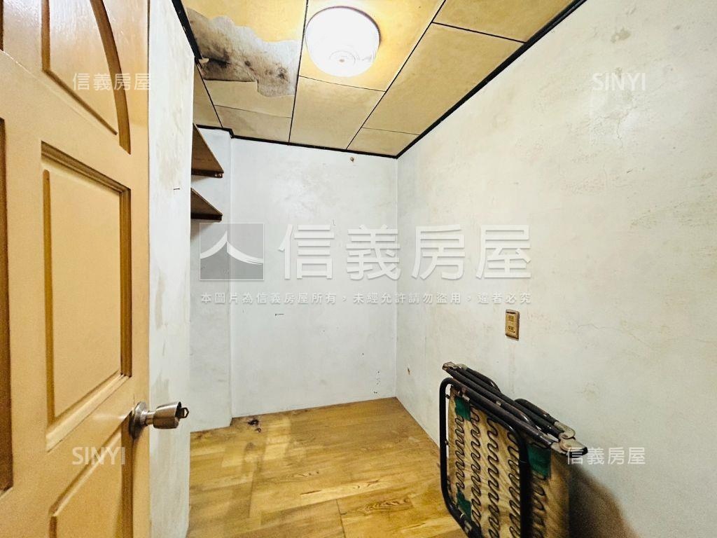 生活在三樓。靜巷的好光景房屋室內格局與周邊環境