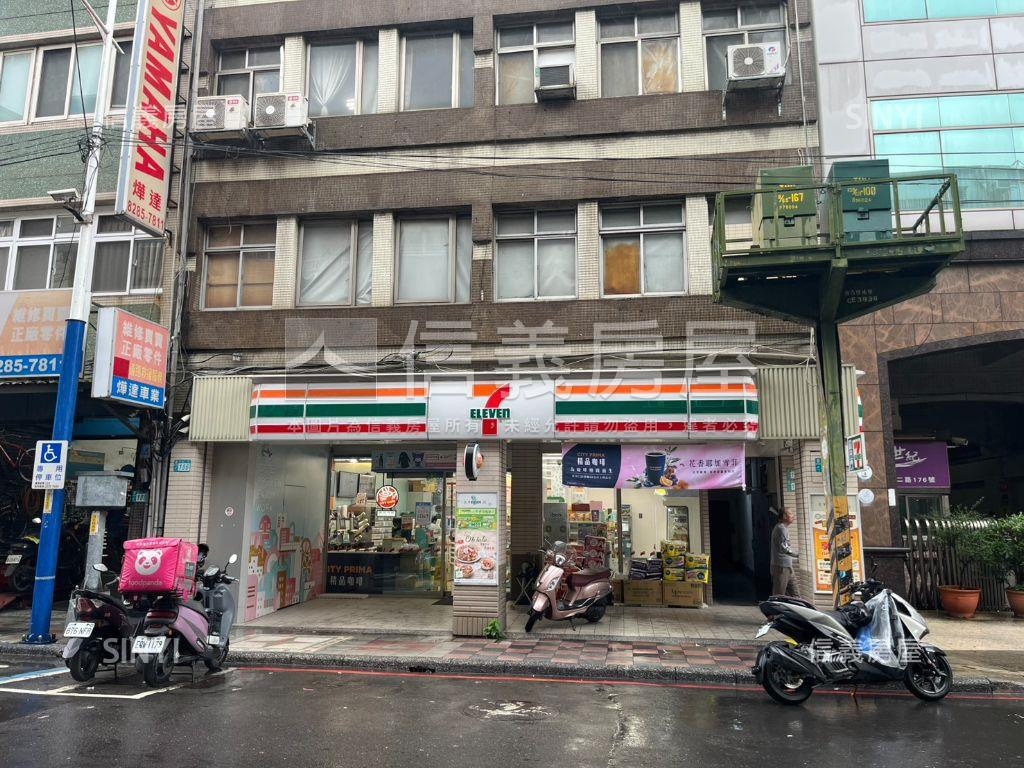 生活在三樓。靜巷的好光景房屋室內格局與周邊環境