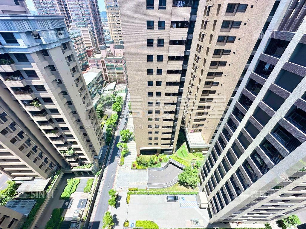 挑高三米六．絕美大美三房房屋室內格局與周邊環境