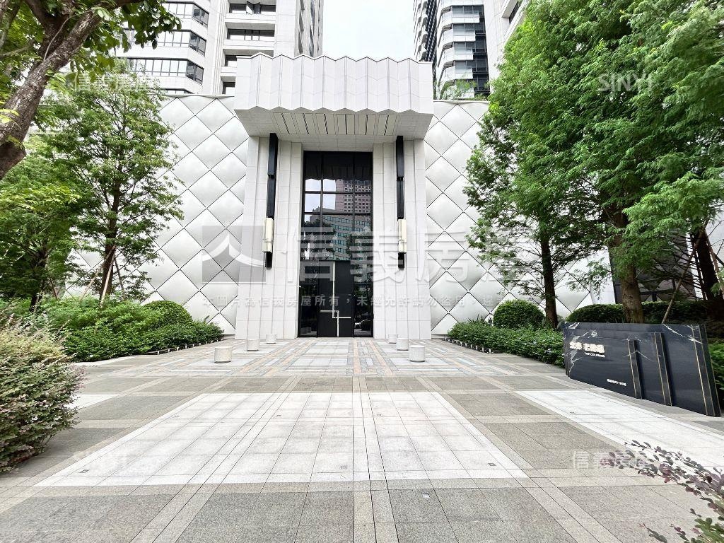 老佛爺高樓前棟視野雙平車房屋室內格局與周邊環境