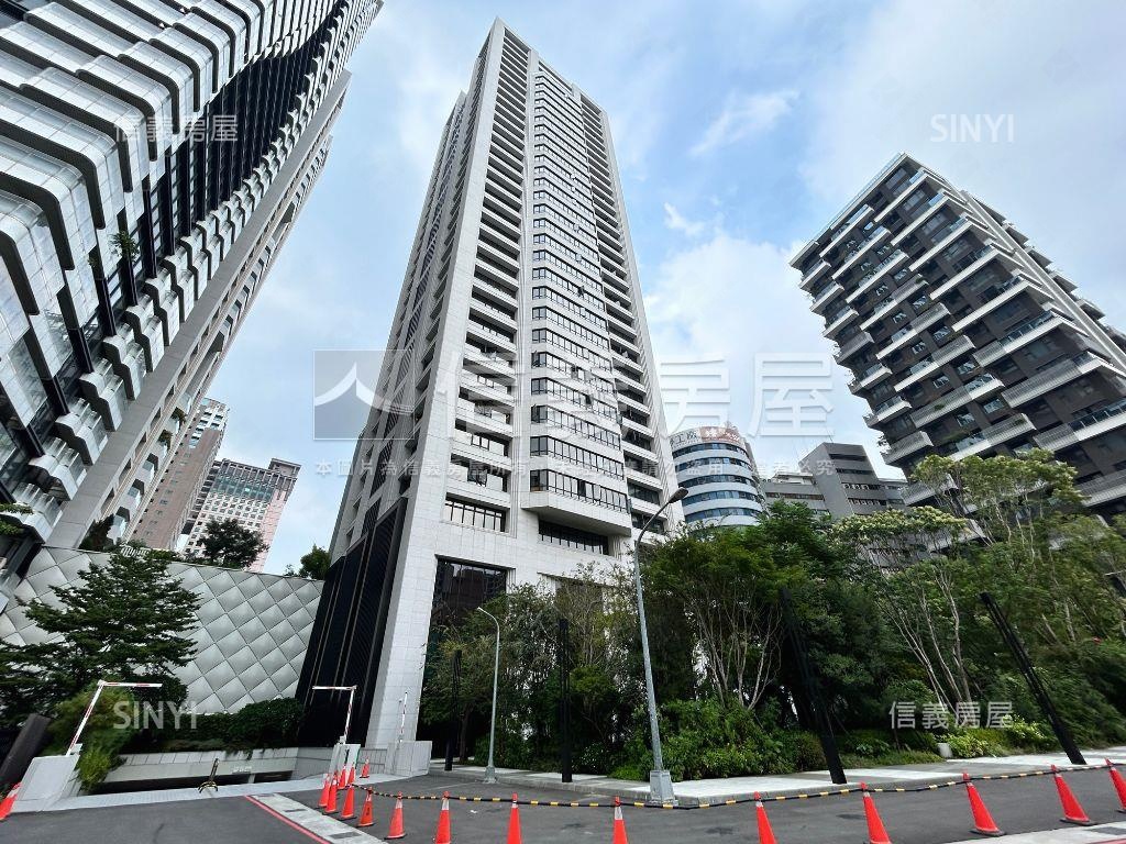 老佛爺高樓前棟視野雙平車房屋室內格局與周邊環境