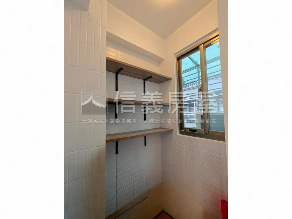 寧靜優質世貿１０１美三房房屋室內格局與周邊環境