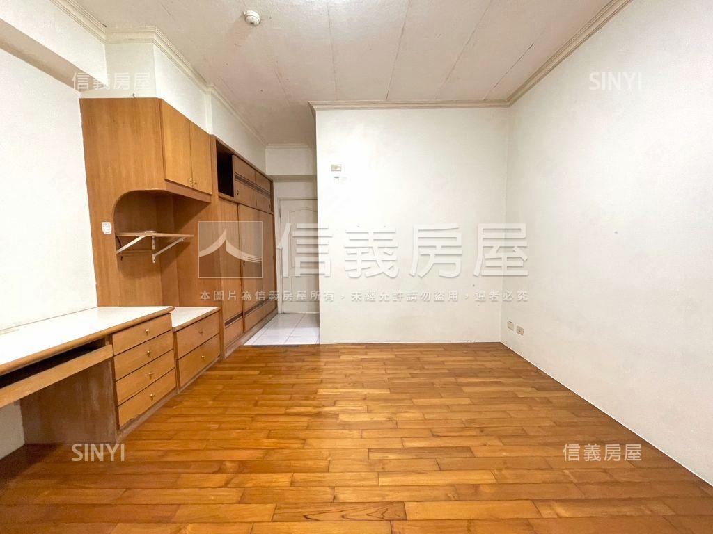 專任★三采市政四房平車房屋室內格局與周邊環境