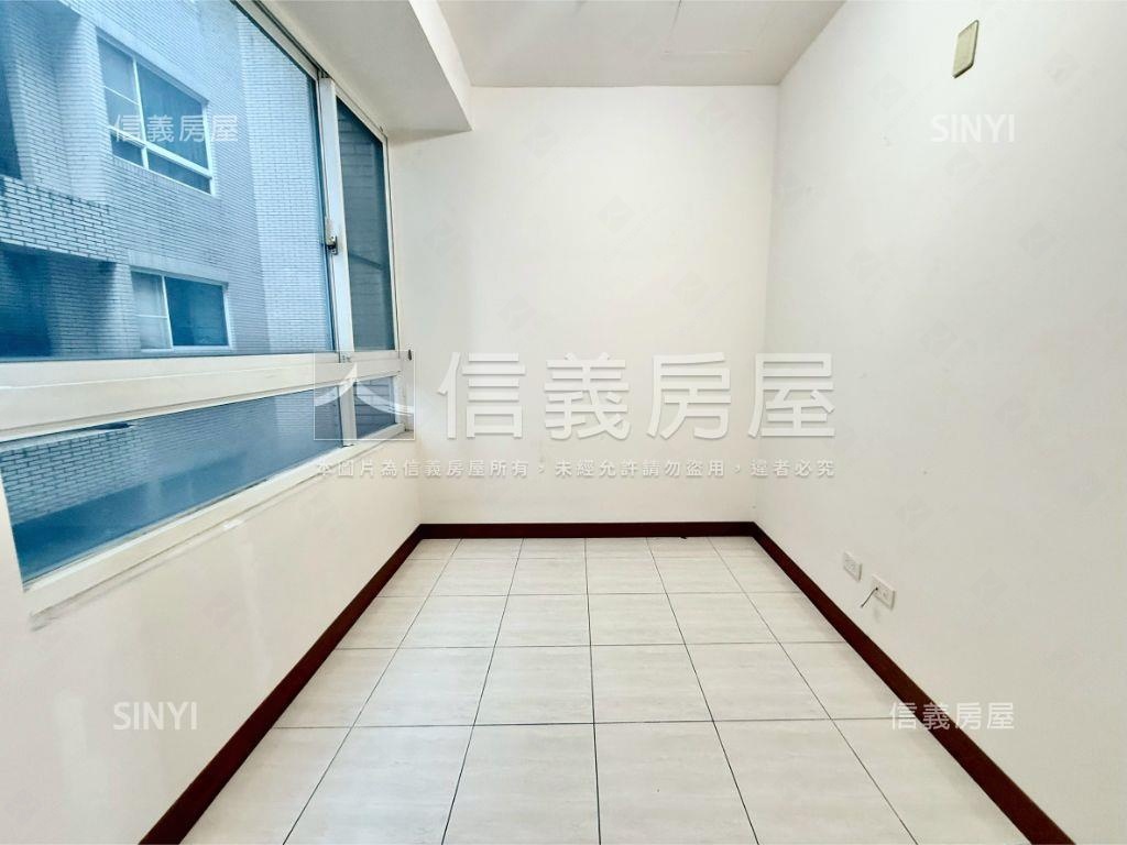 湯泉高樓面中庭３房車位房屋室內格局與周邊環境