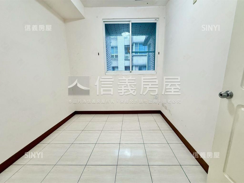 湯泉高樓面中庭３房車位房屋室內格局與周邊環境