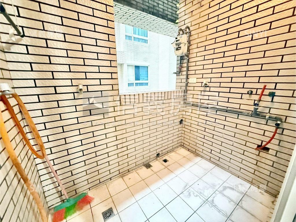 湯泉高樓面中庭３房車位房屋室內格局與周邊環境