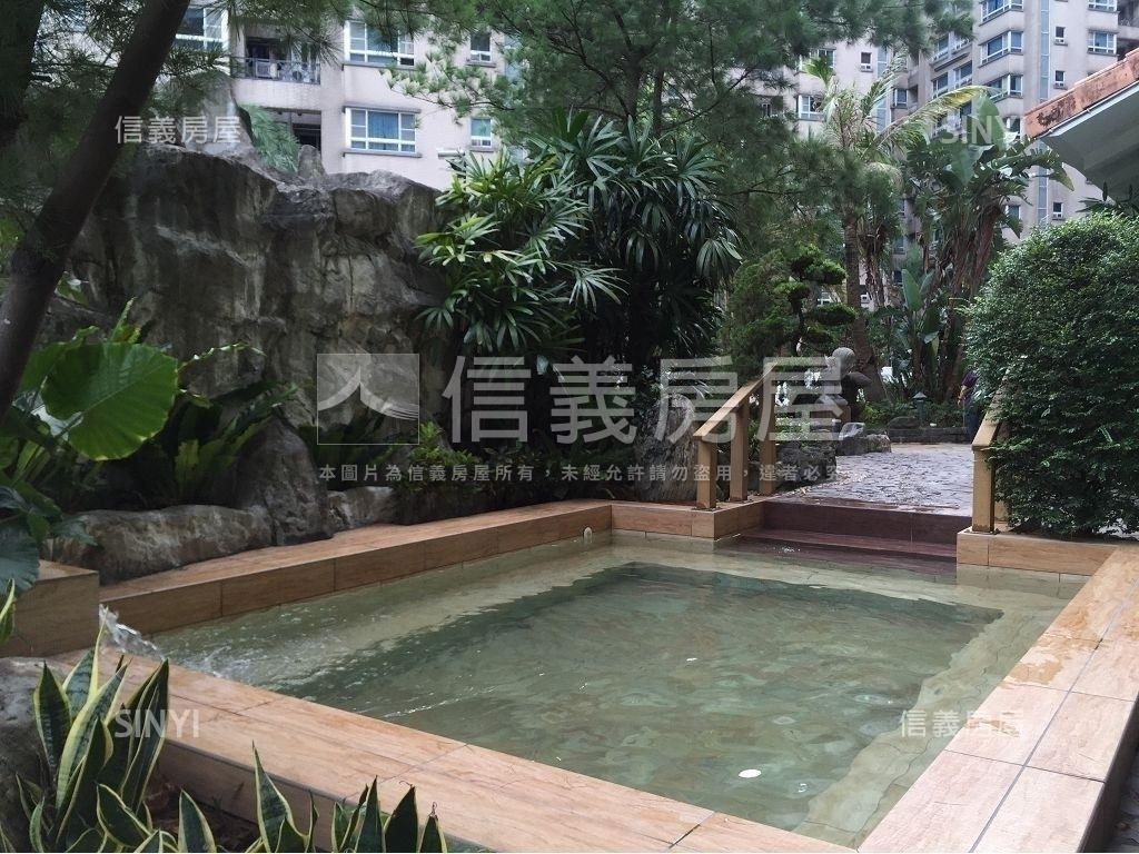 湯泉高樓面中庭３房車位房屋室內格局與周邊環境