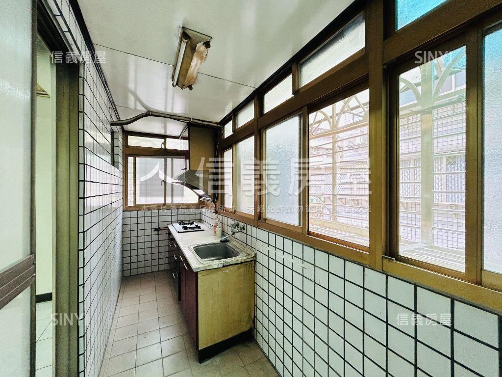 雙捷運‧長安久居電梯大宅房屋室內格局與周邊環境