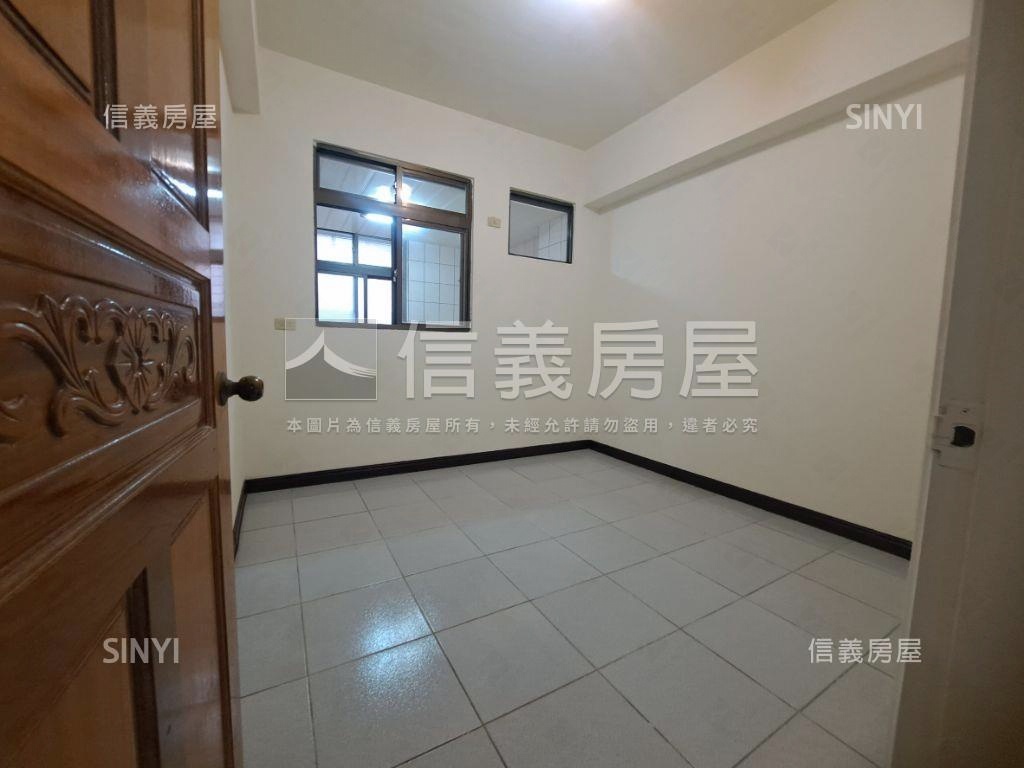 萬壽路華廈看這間房屋室內格局與周邊環境