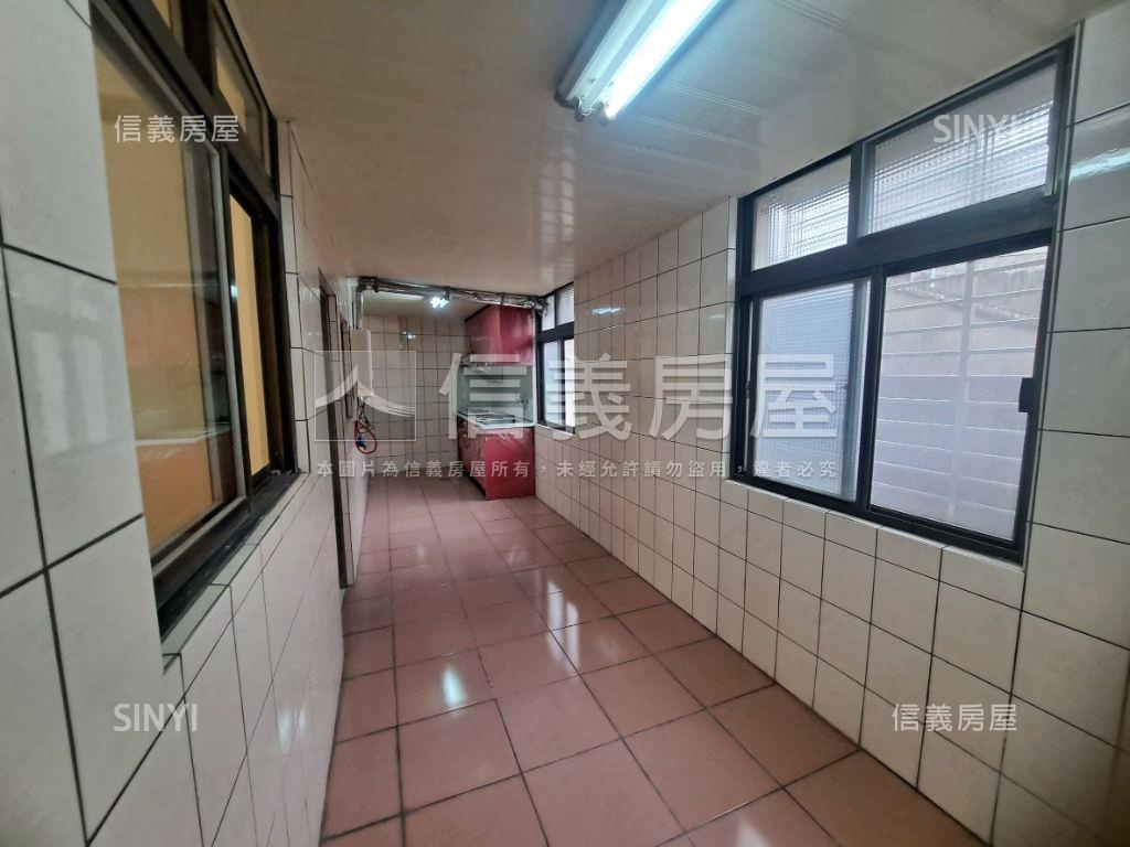 萬壽路華廈看這間房屋室內格局與周邊環境